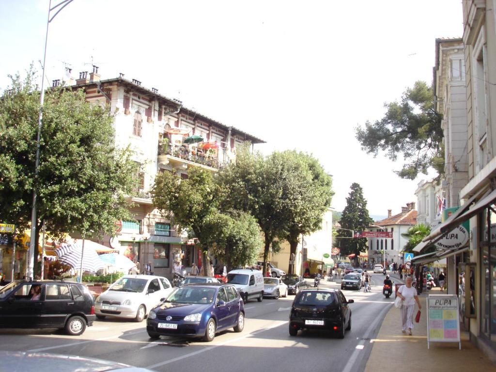 Green Market Apartment Opatija Bagian luar foto